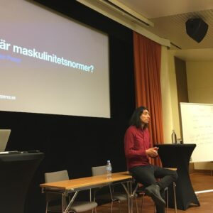 Inti Chavez Perez håller inspirationsföreläsning om maskulinitetsnormer