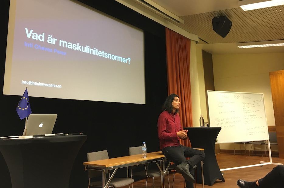 Inti Chavez Perez håller inspirationsföreläsning om maskulinitetsnormer